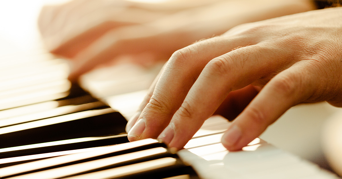 Kyra Vertes von Sikorszky: Durch Klavier spielen zu einem erfolgreichen Leben