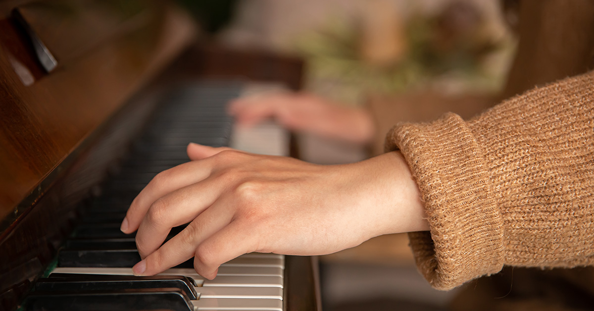 Kyra Vertes von Sikorszky über Anfängerfehler beim Klavier spielen
