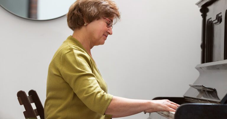 Kyra Vertes von Sikorszky: Klavierspielen hat gesundheitliche Vorteile